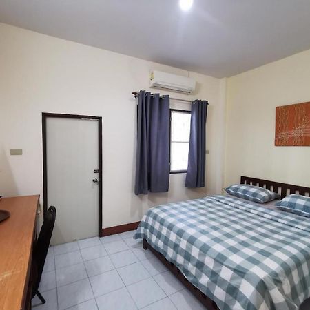 Dee jai hotel Si Racha Buitenkant foto