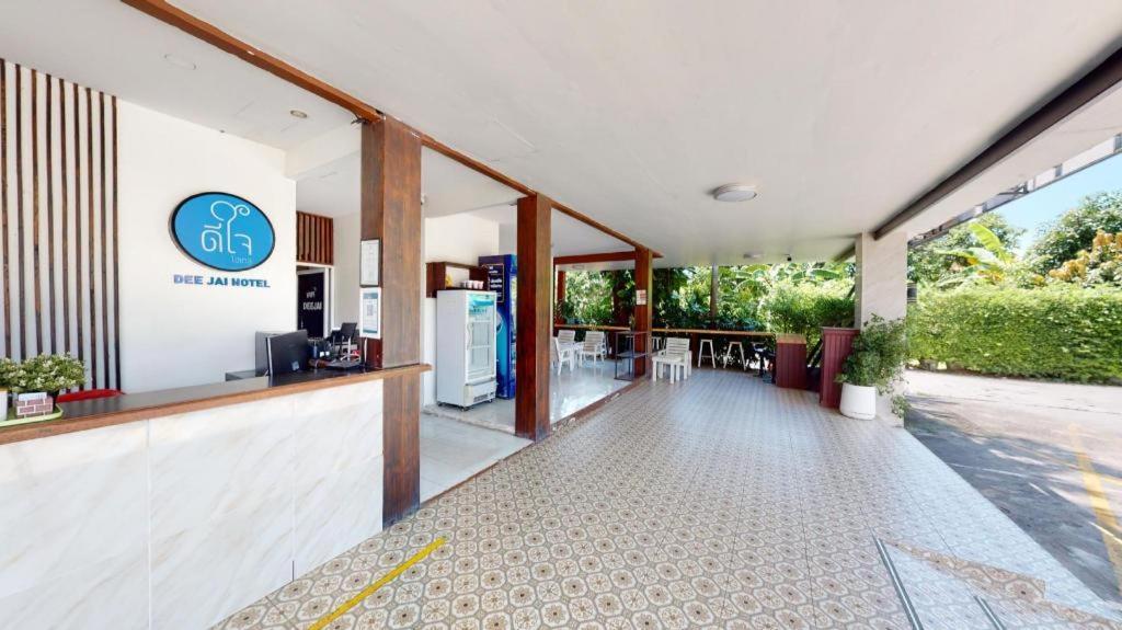 Dee jai hotel Si Racha Buitenkant foto