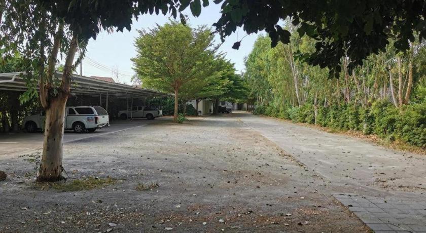 Dee jai hotel Si Racha Buitenkant foto