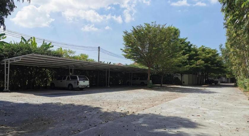 Dee jai hotel Si Racha Buitenkant foto