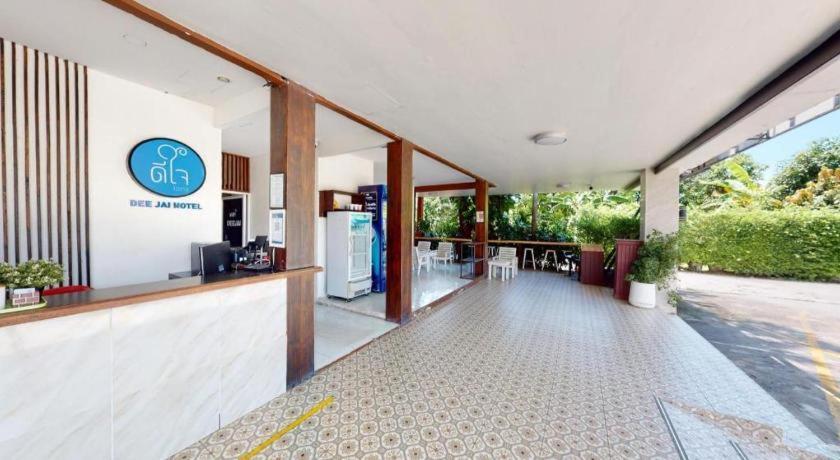 Dee jai hotel Si Racha Buitenkant foto