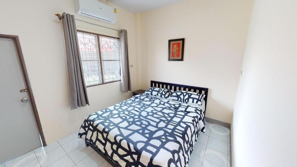 Dee jai hotel Si Racha Buitenkant foto