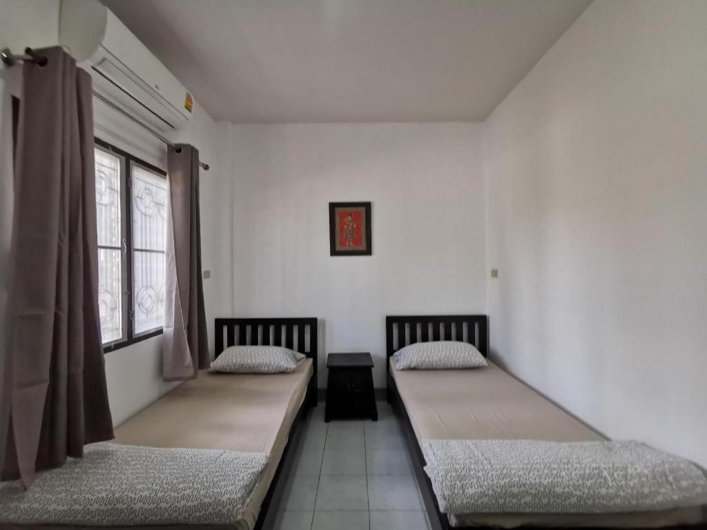 Dee jai hotel Si Racha Buitenkant foto