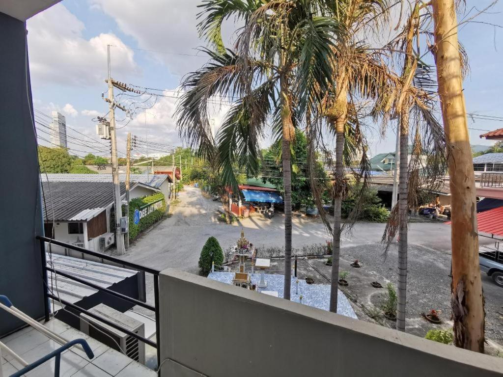 Dee jai hotel Si Racha Buitenkant foto